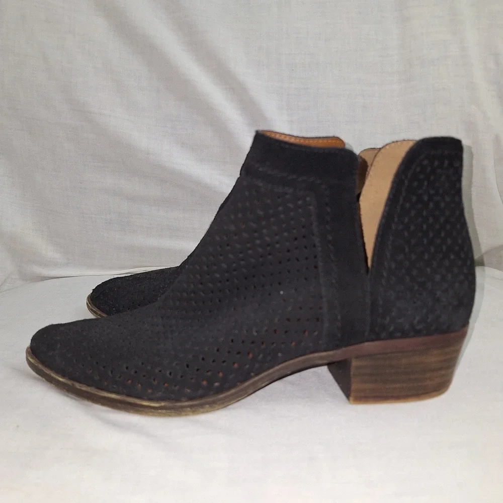 Y2K Grunge Whimsigoth Lucky Brand Black 9M Perforated Suede Basel Ankle Booties